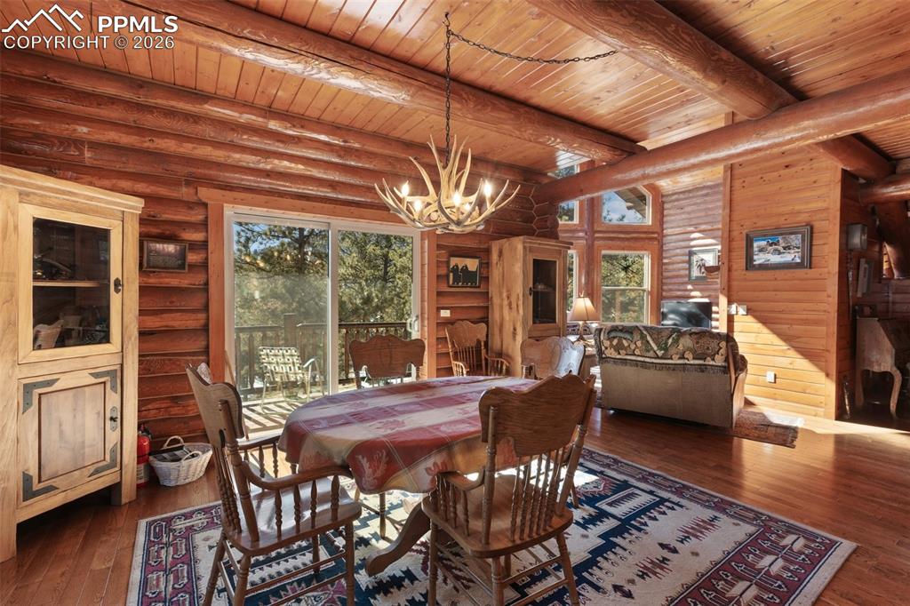 Image 18 of 37: Dining Area