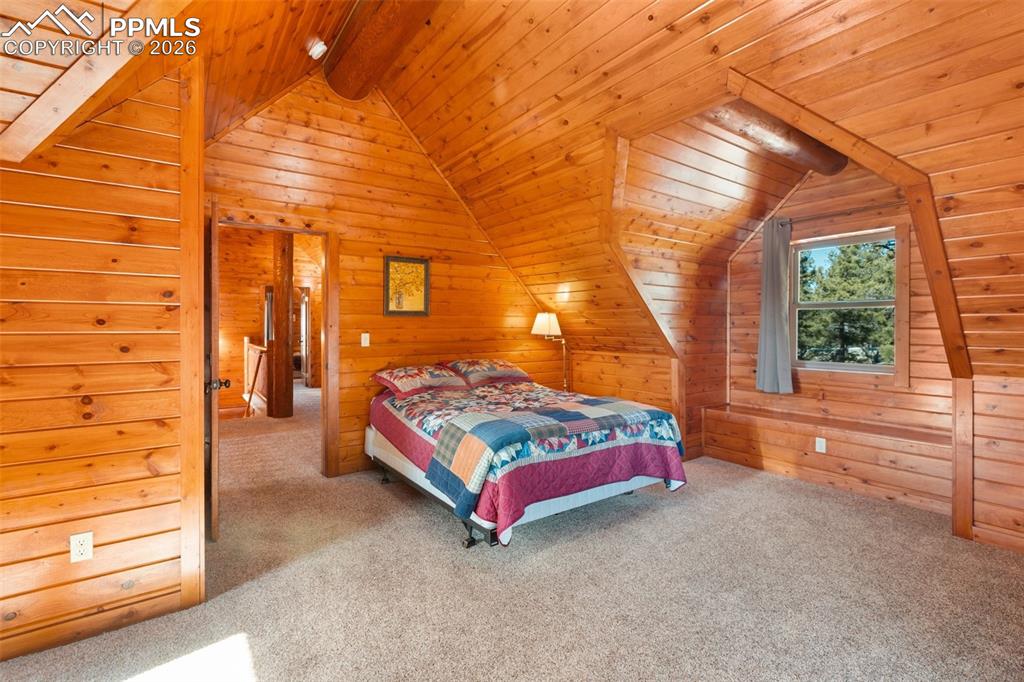 Image 31 of 37: Bedroom