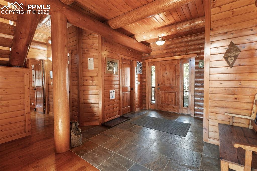 Image 6 of 37: Entry