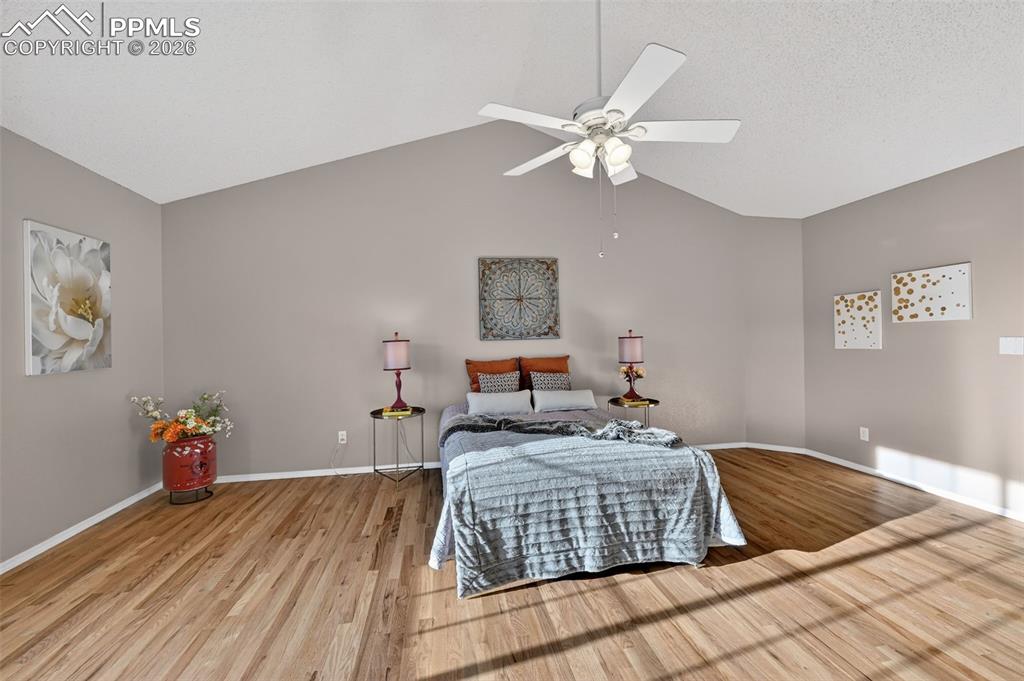 Image 19 of 45: Bedroom