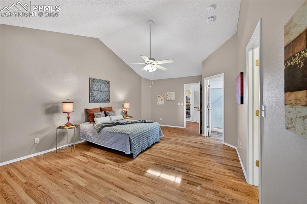 Image 20 of 45: Bedroom