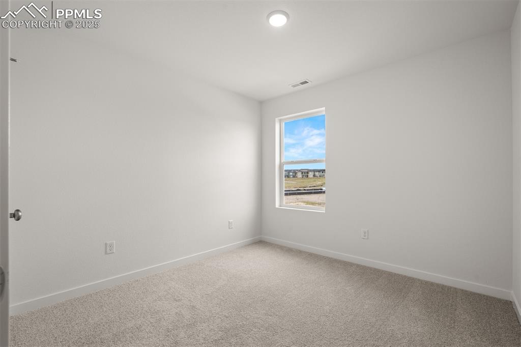 Image 22 of 30: Bedroom