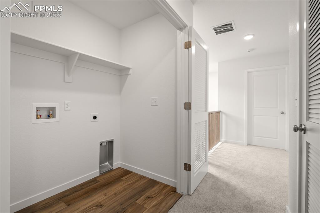 Image 25 of 30: Laundry