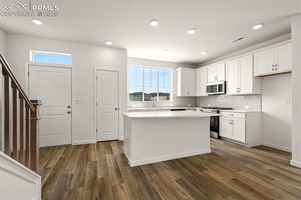 Image 3 of 30: Kitchen