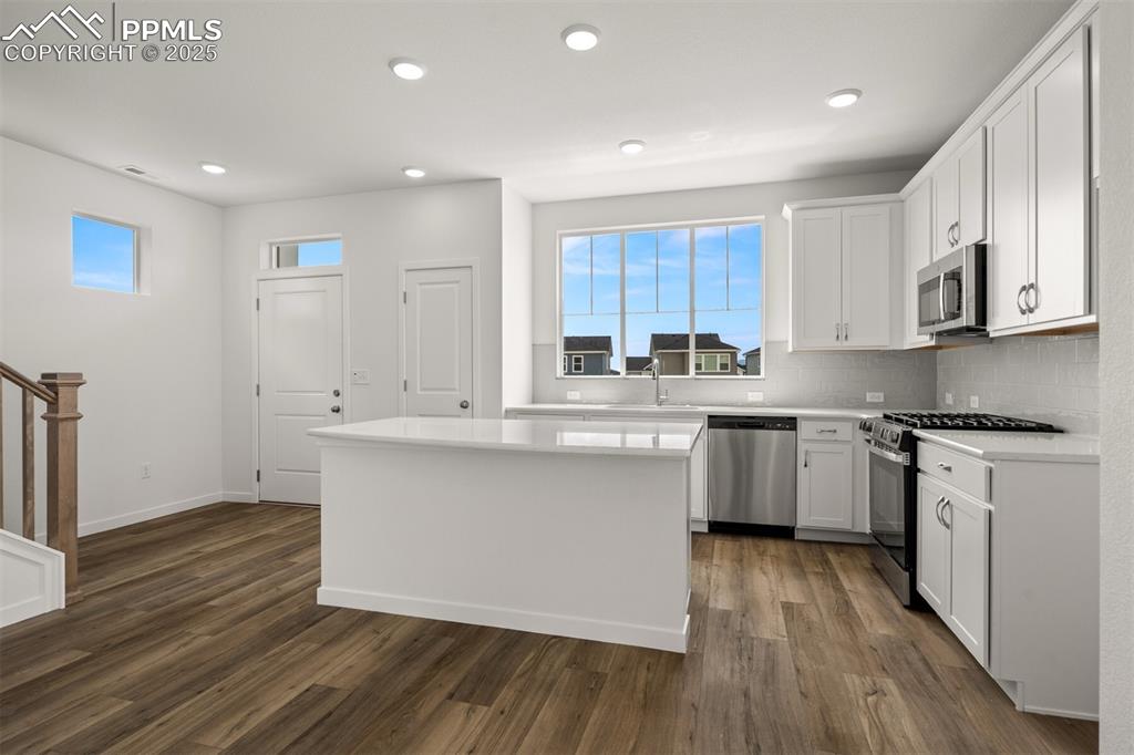 Image 4 of 30: Kitchen