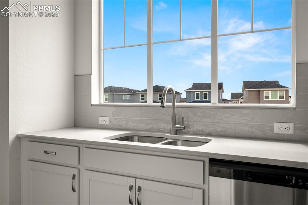 Image 5 of 30: Kitchen