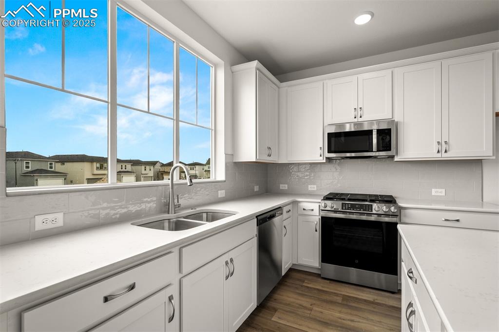 Image 6 of 30: Kitchen