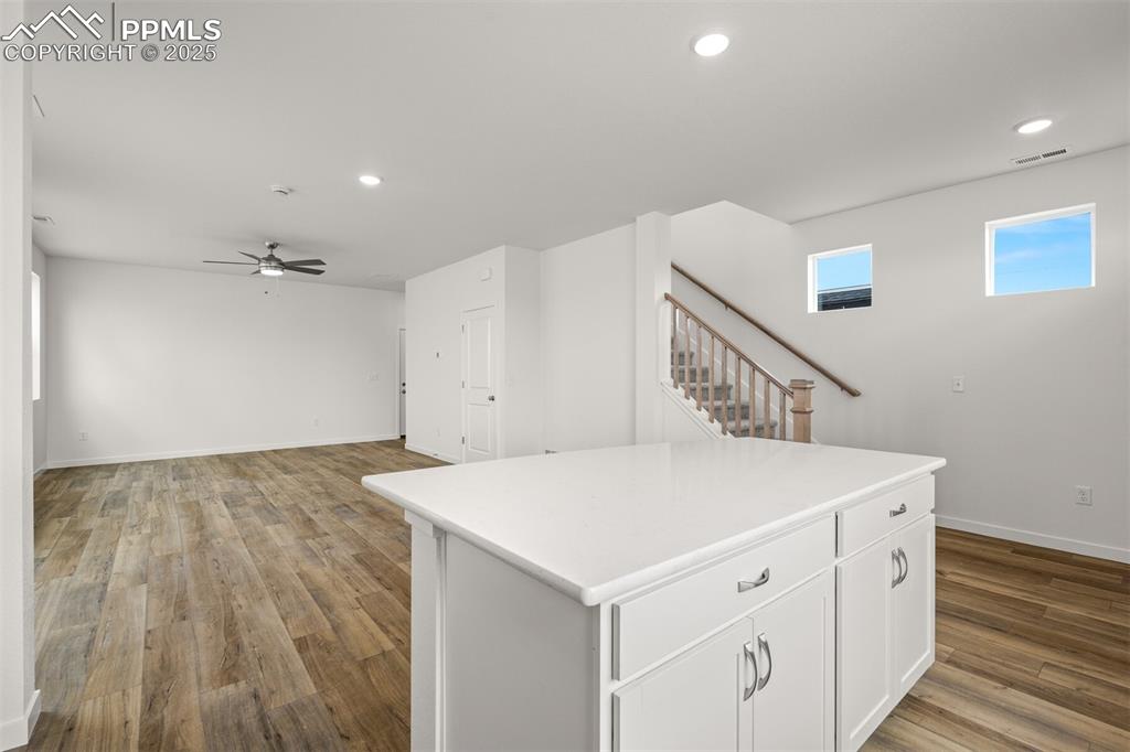 Image 7 of 30: Kitchen