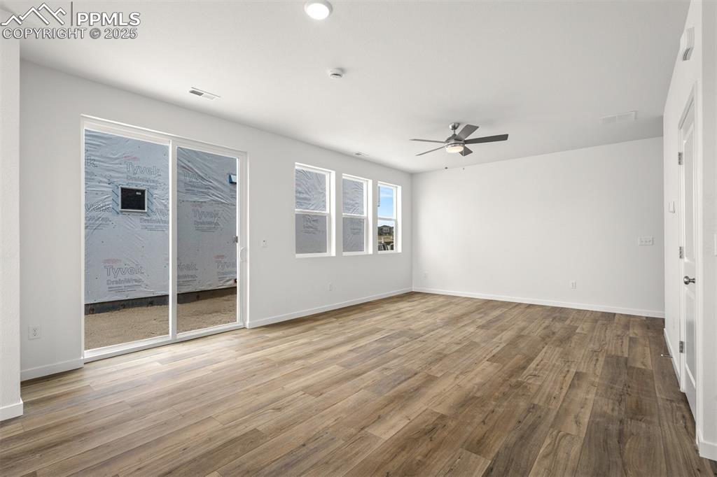 Image 8 of 30: Living Room