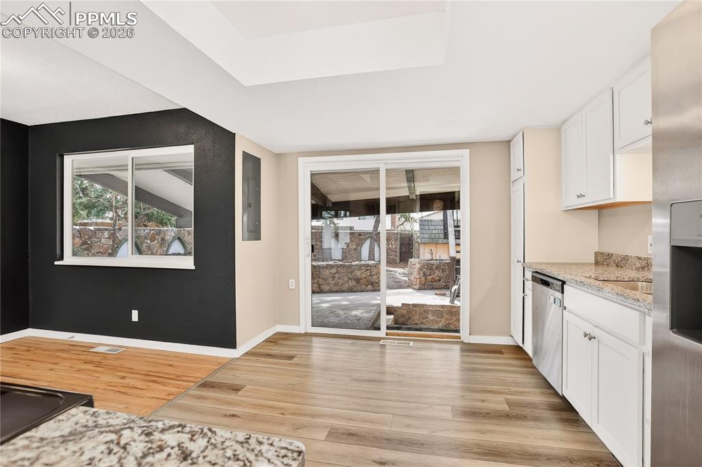 Image 13 of 37: Sliding glass door access to the covered patio and backyard.