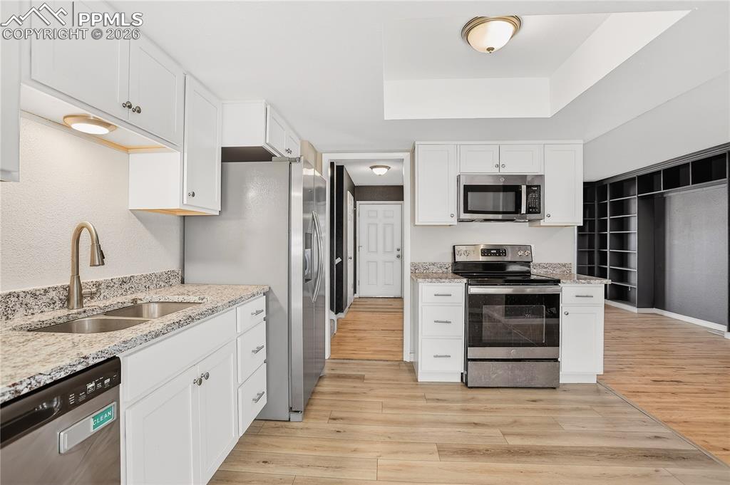 Image 14 of 37: Kitchen.