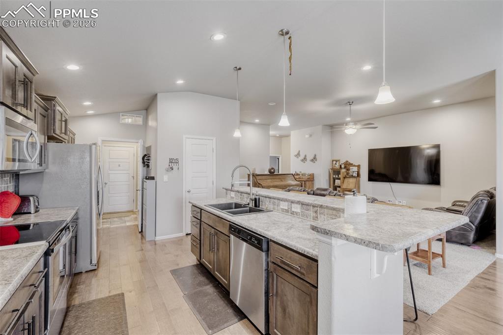 Image 10 of 39: Wonderful kitchen!