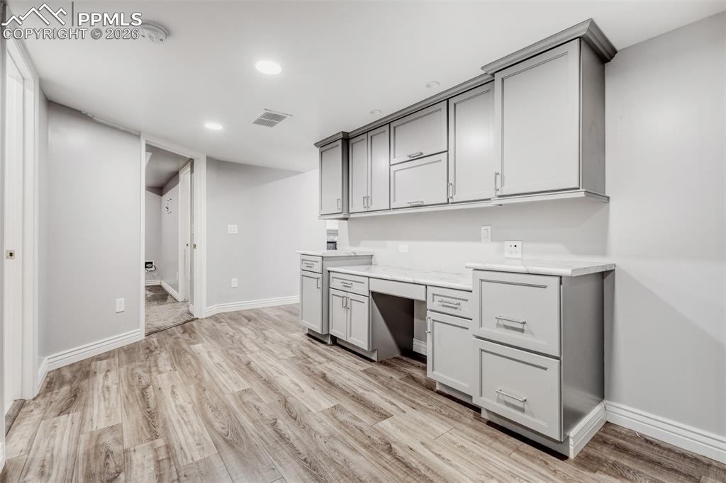 Image 29 of 39: Office