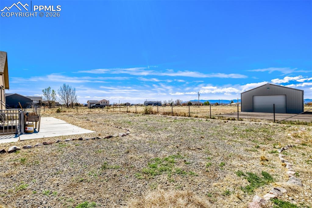 Image 38 of 39: Yard