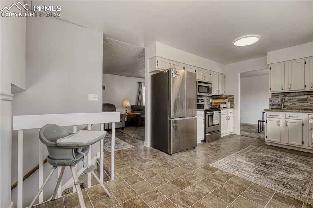 Image 10 of 35: Kitchen