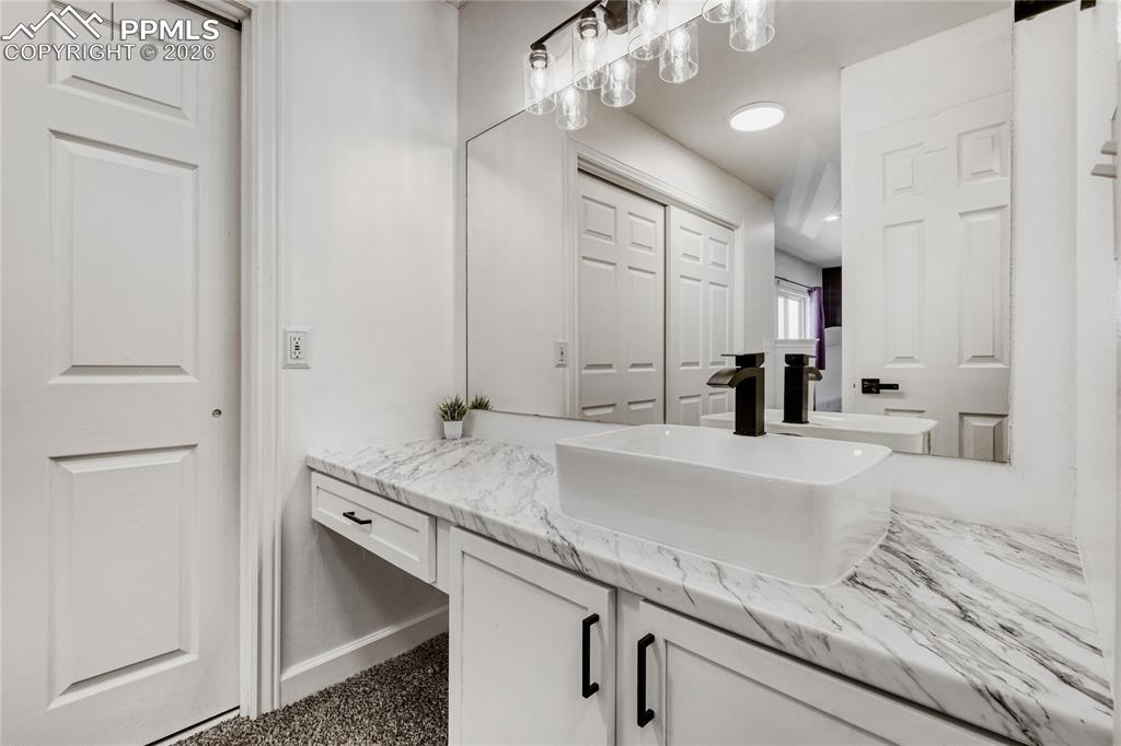 Image 16 of 35: Bathroom