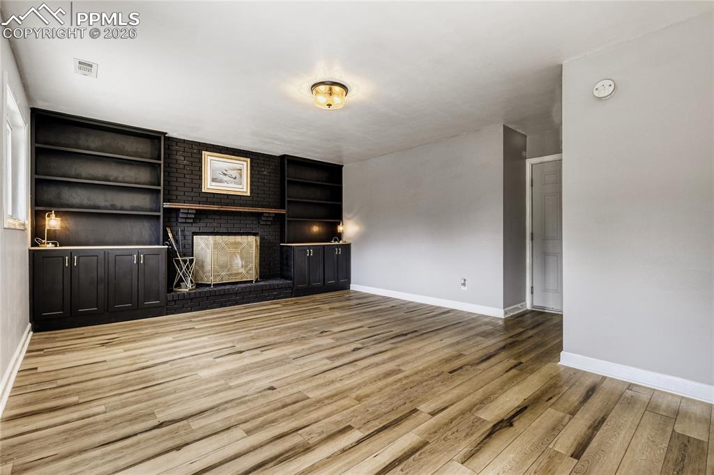 Image 23 of 35: Living Room