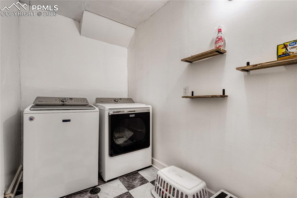 Image 26 of 35: Laundry