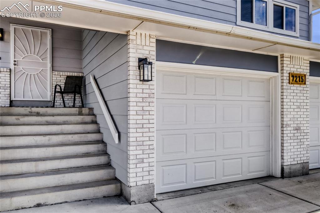 Image 3 of 35: Garage