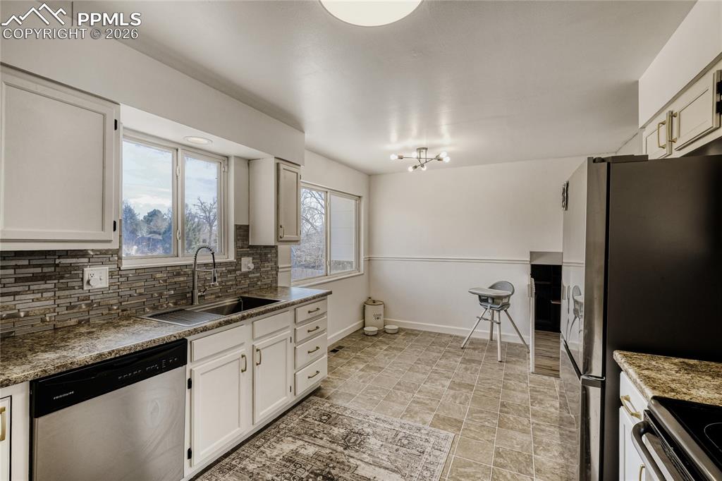 Image 8 of 35: Kitchen