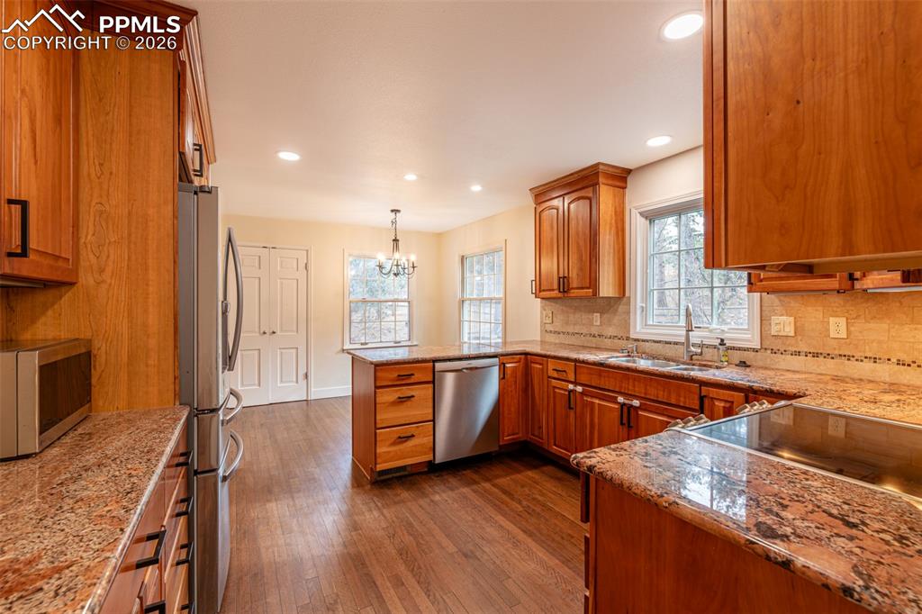 Image 11 of 35: Kitchen