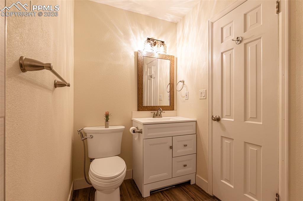 Image 19 of 35: Upstairs