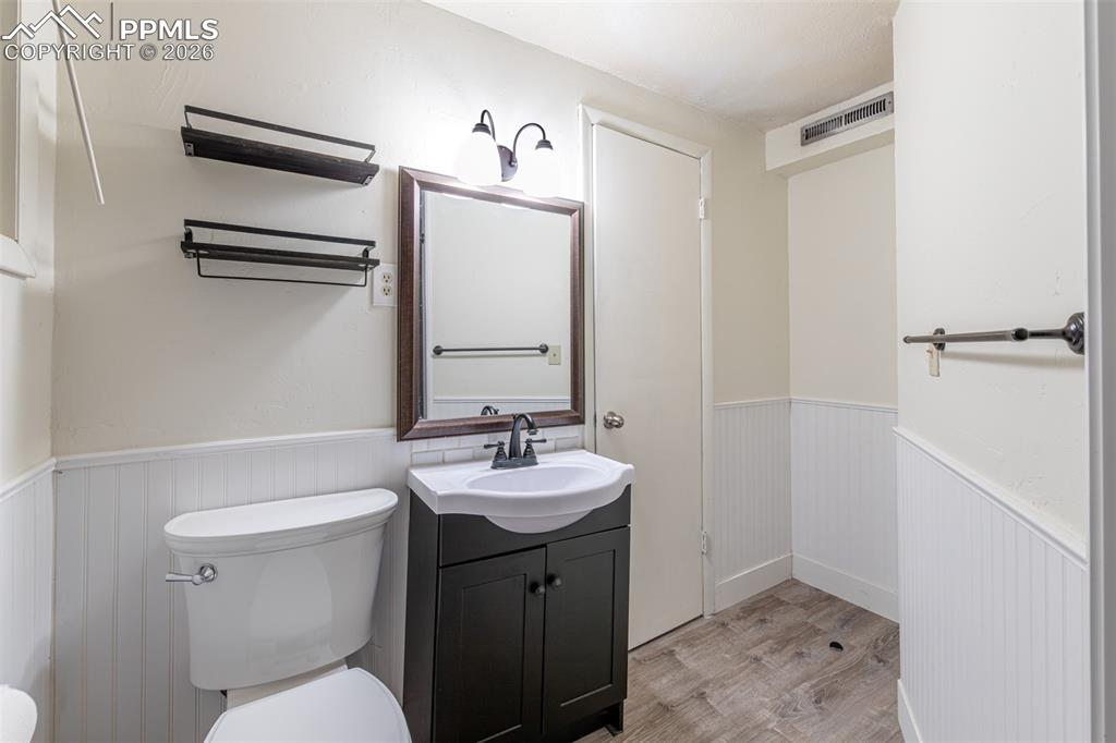 Image 22 of 35: Basement Bathroom