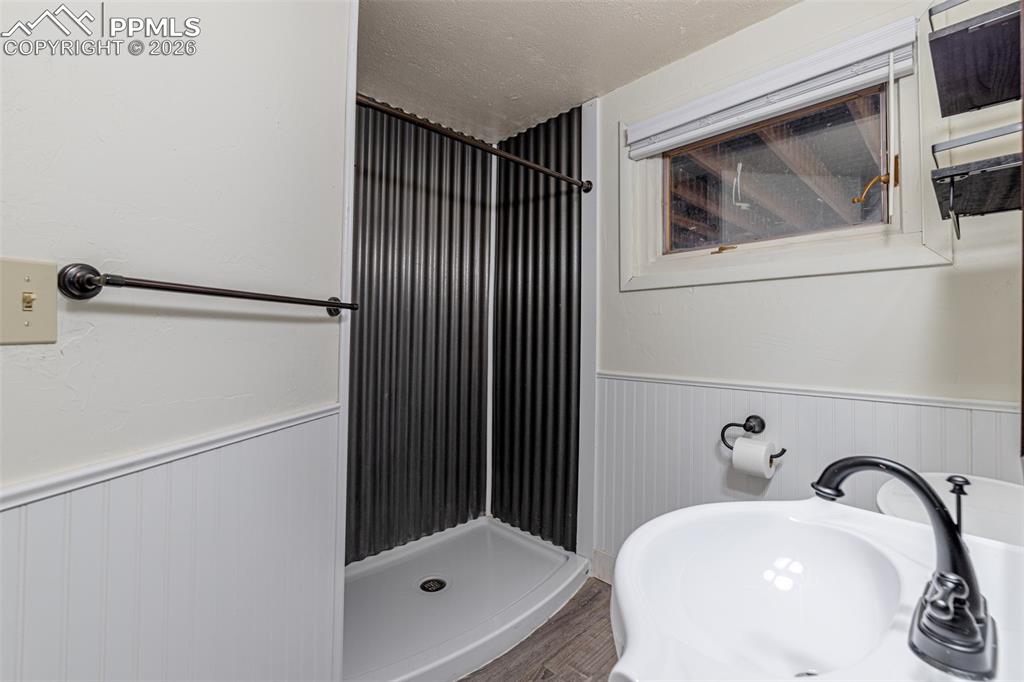 Image 23 of 35: Master Bathroom 