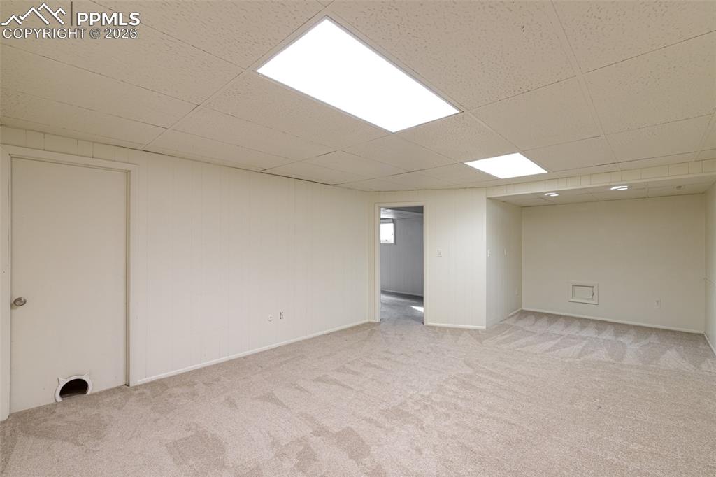 Image 26 of 35: Family Room 