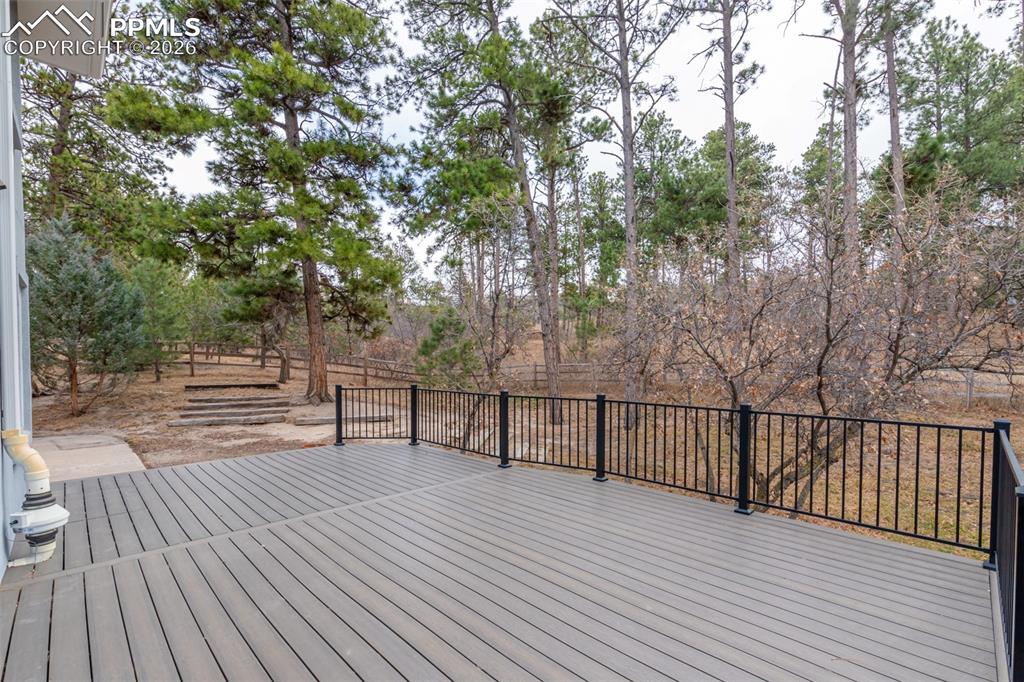 Image 30 of 35: Deck