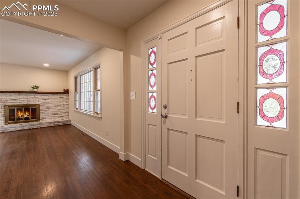 Image 4 of 35: Entry