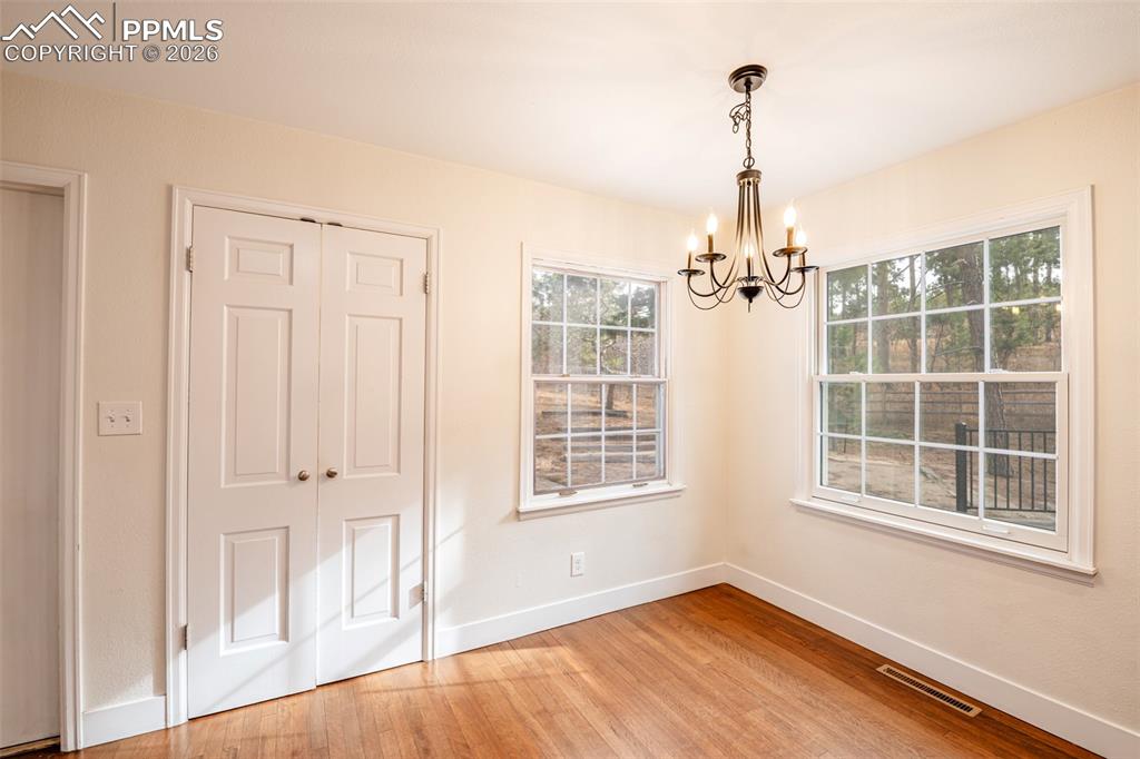 Image 9 of 35: Dining Area