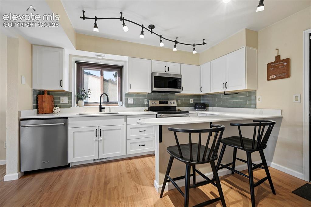 Image 16 of 48: Kitchen