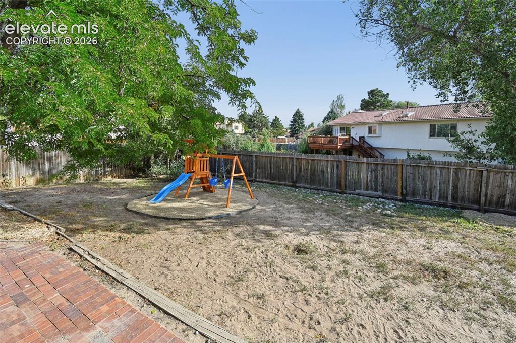 Image 41 of 48: Yard