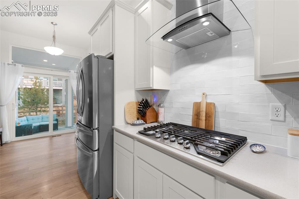 Image 10 of 32: Kitchen