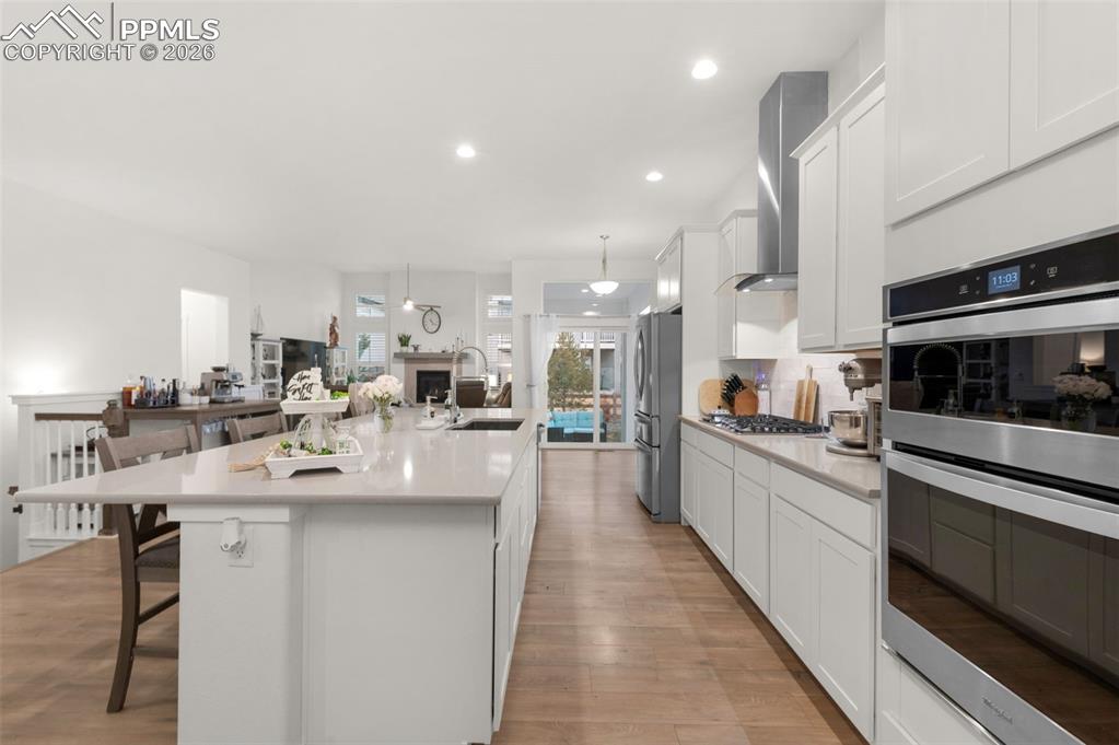 Image 11 of 32: Kitchen