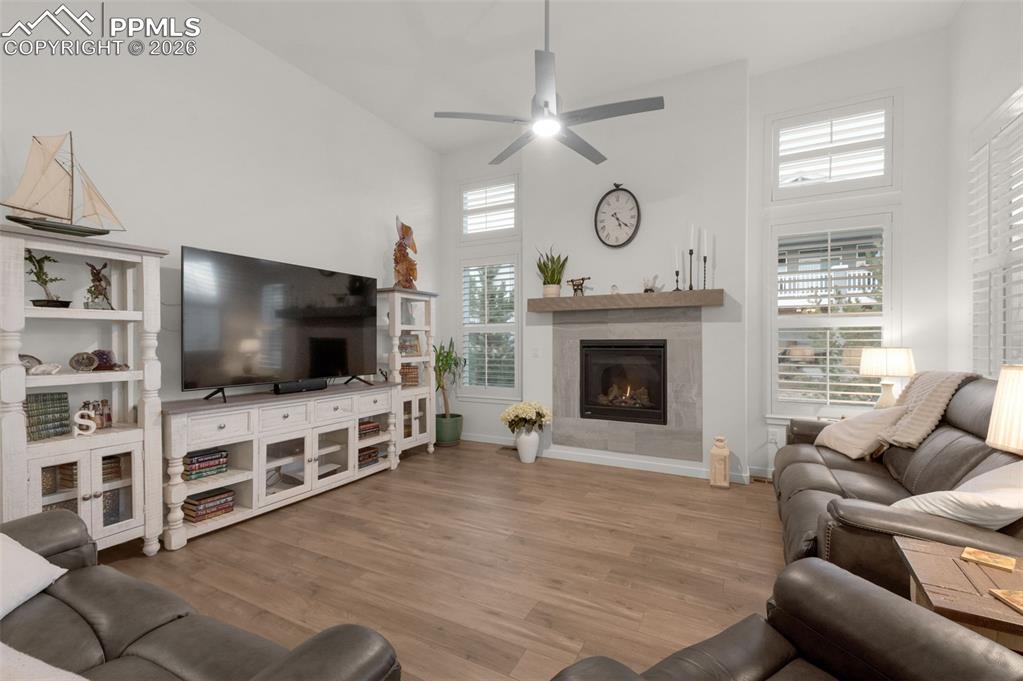 Image 12 of 32: Living Room