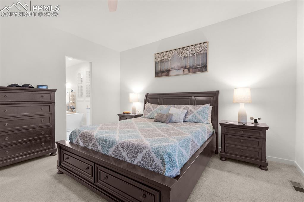 Image 14 of 32: Bedroom