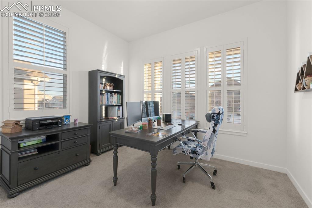 Image 16 of 32: Office