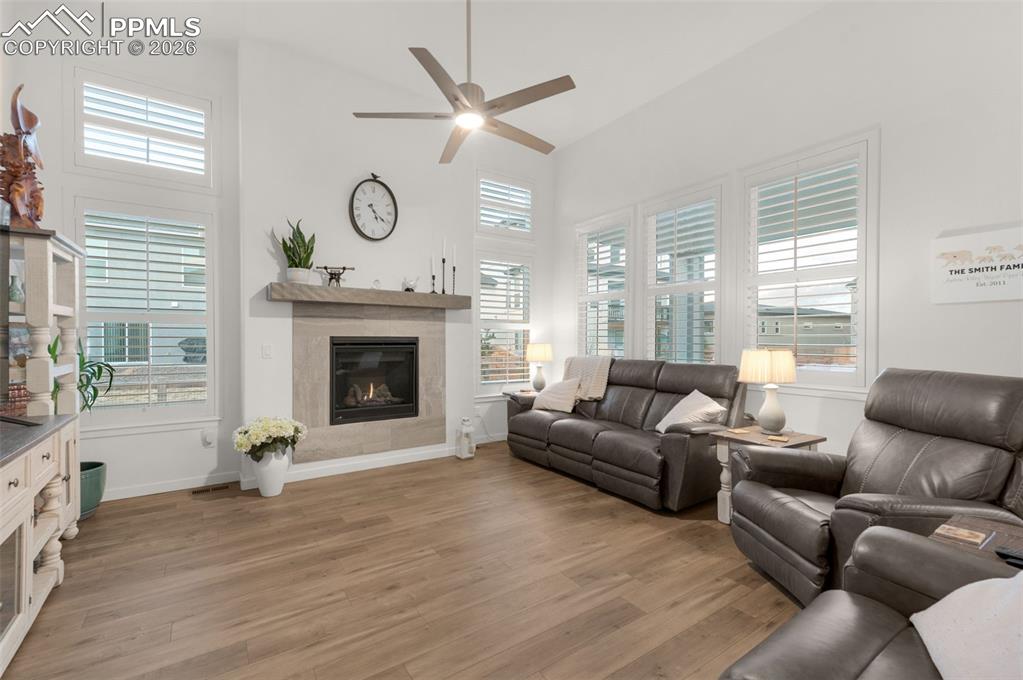 Image 4 of 32: Living Room