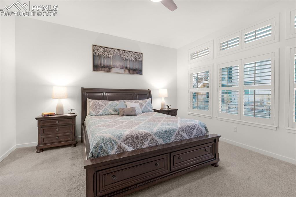 Image 5 of 32: Bedroom