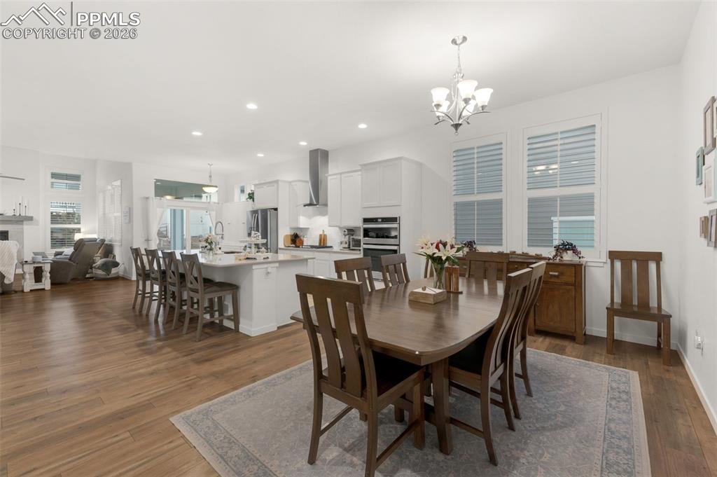 Image 7 of 32: Dining Area