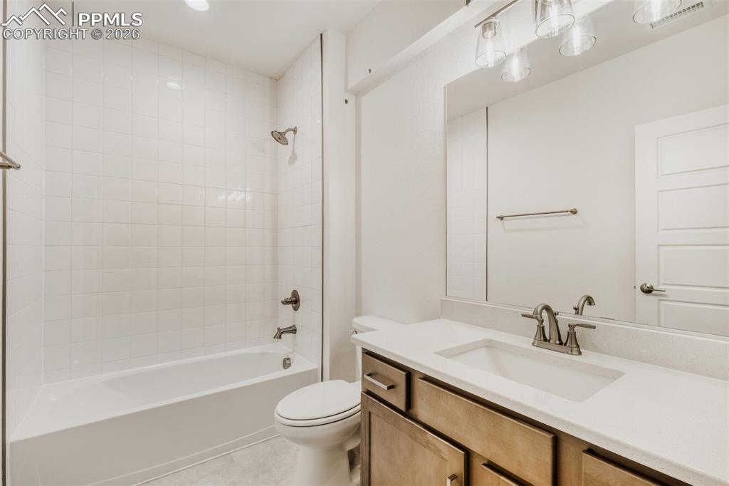 Image 24 of 28: Bathroom