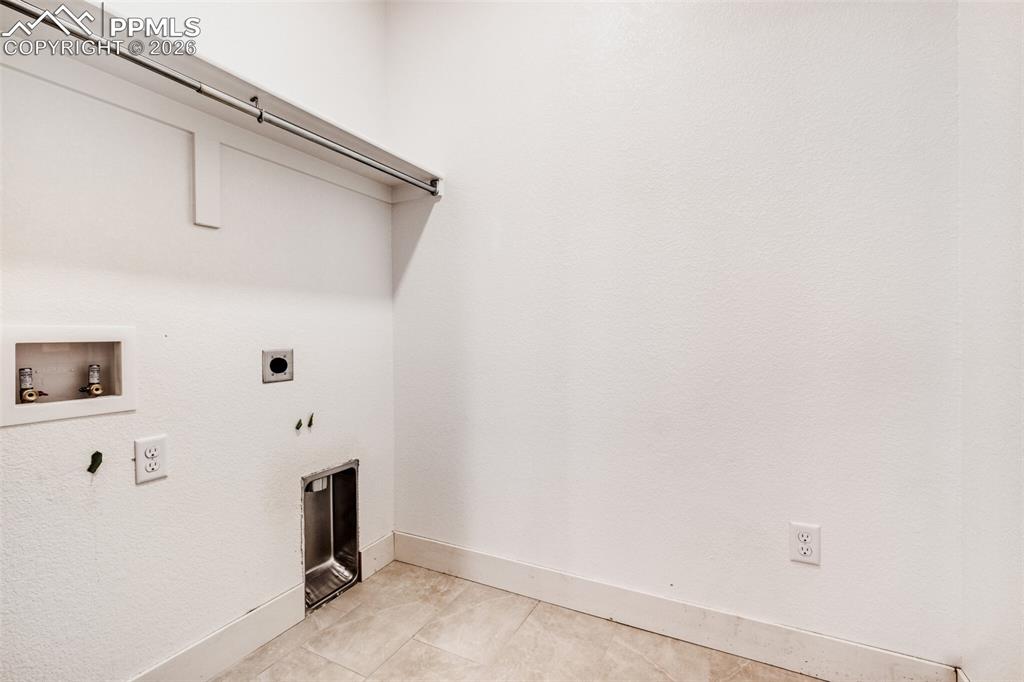 Image 25 of 28: Laundry