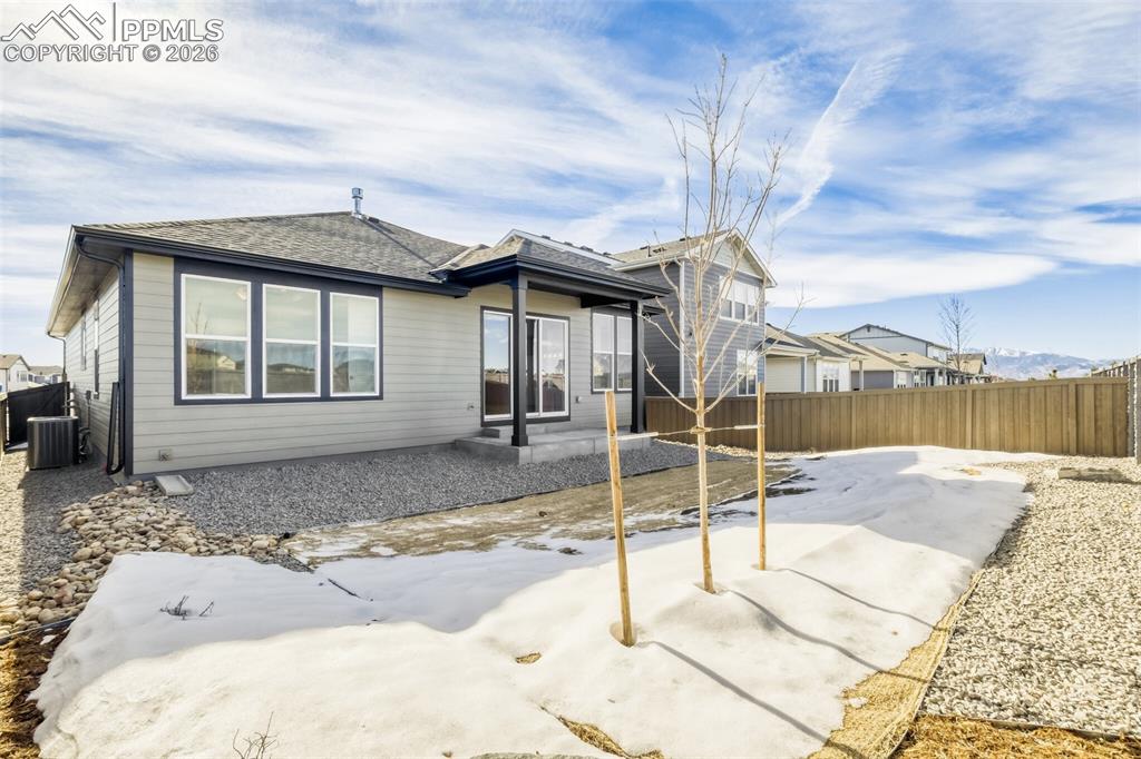 Image 27 of 28: Back of Structure