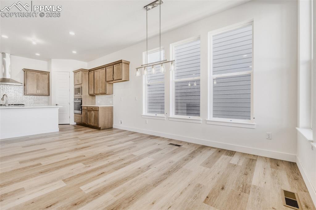 Image 6 of 28: Kitchen