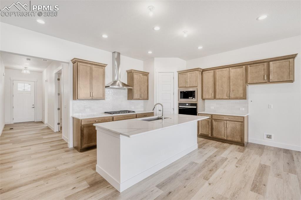 Image 9 of 28: Kitchen