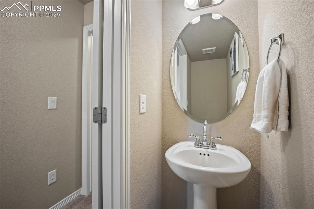 Image 12 of 30: Bathroom