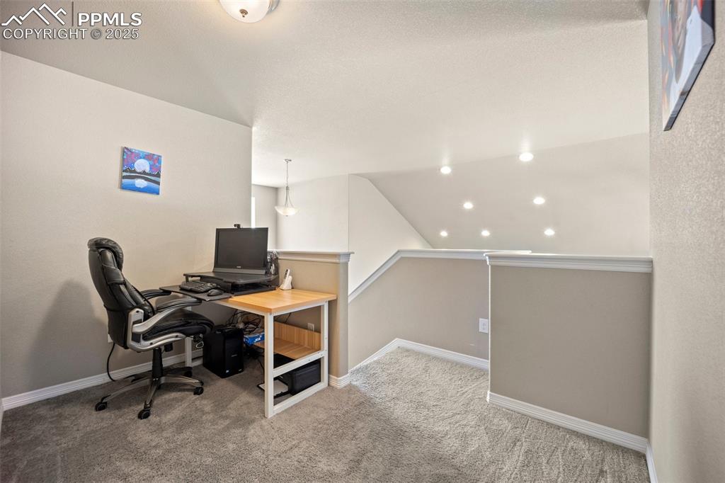 Image 15 of 30: Office