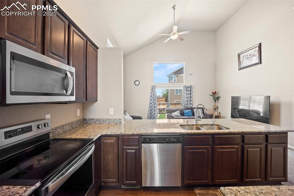 Image 8 of 30: Kitchen